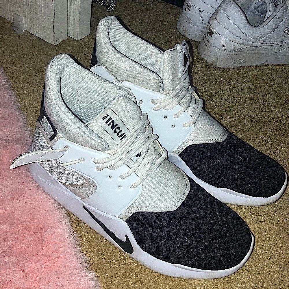 Nike incursion mid ‘black white’